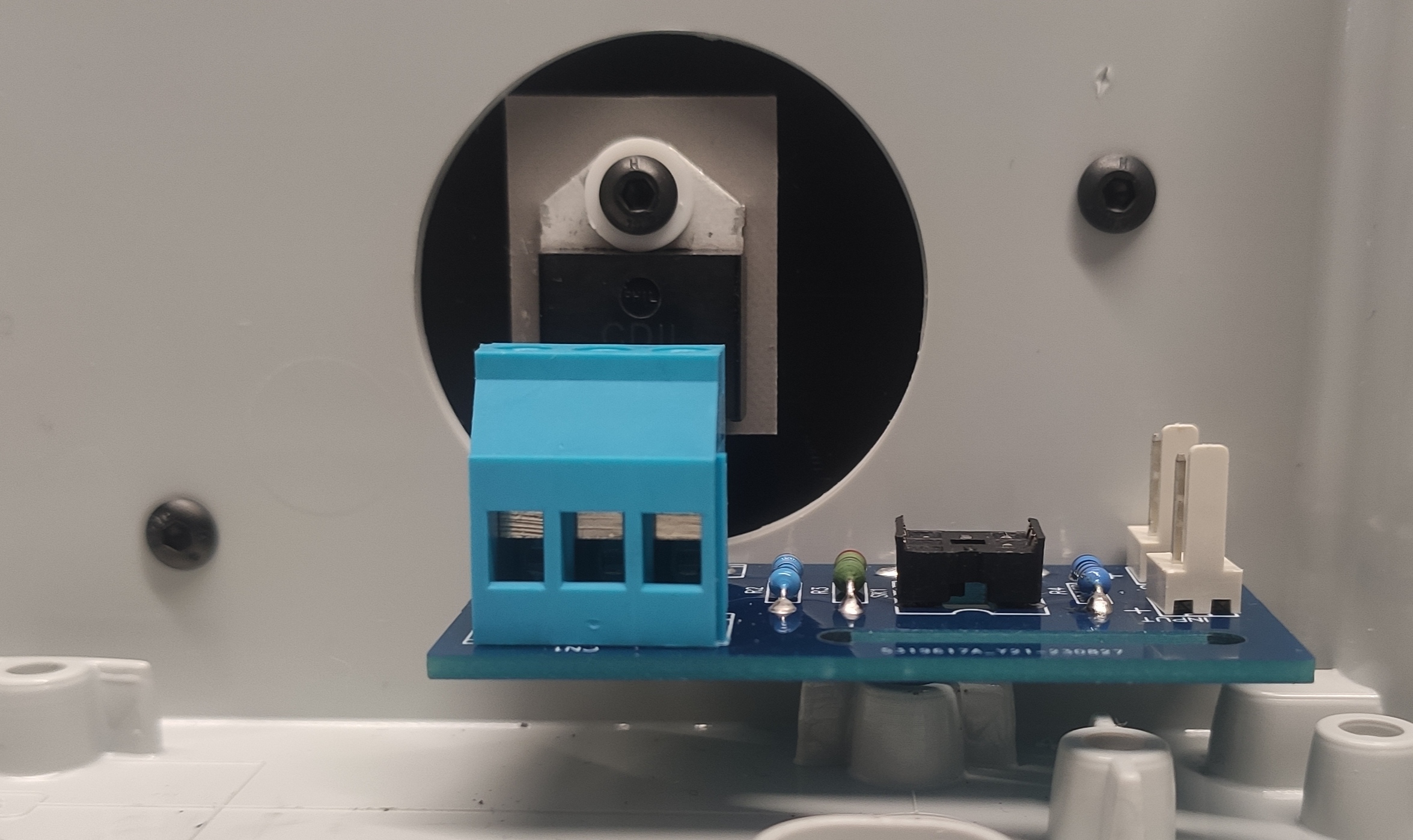 Fixation dissipateur / étage de sortie